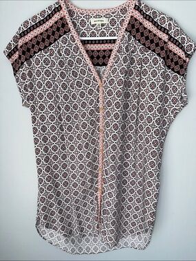 Max Studio White Geometric Print V-Neck Short Sleeve Blouse